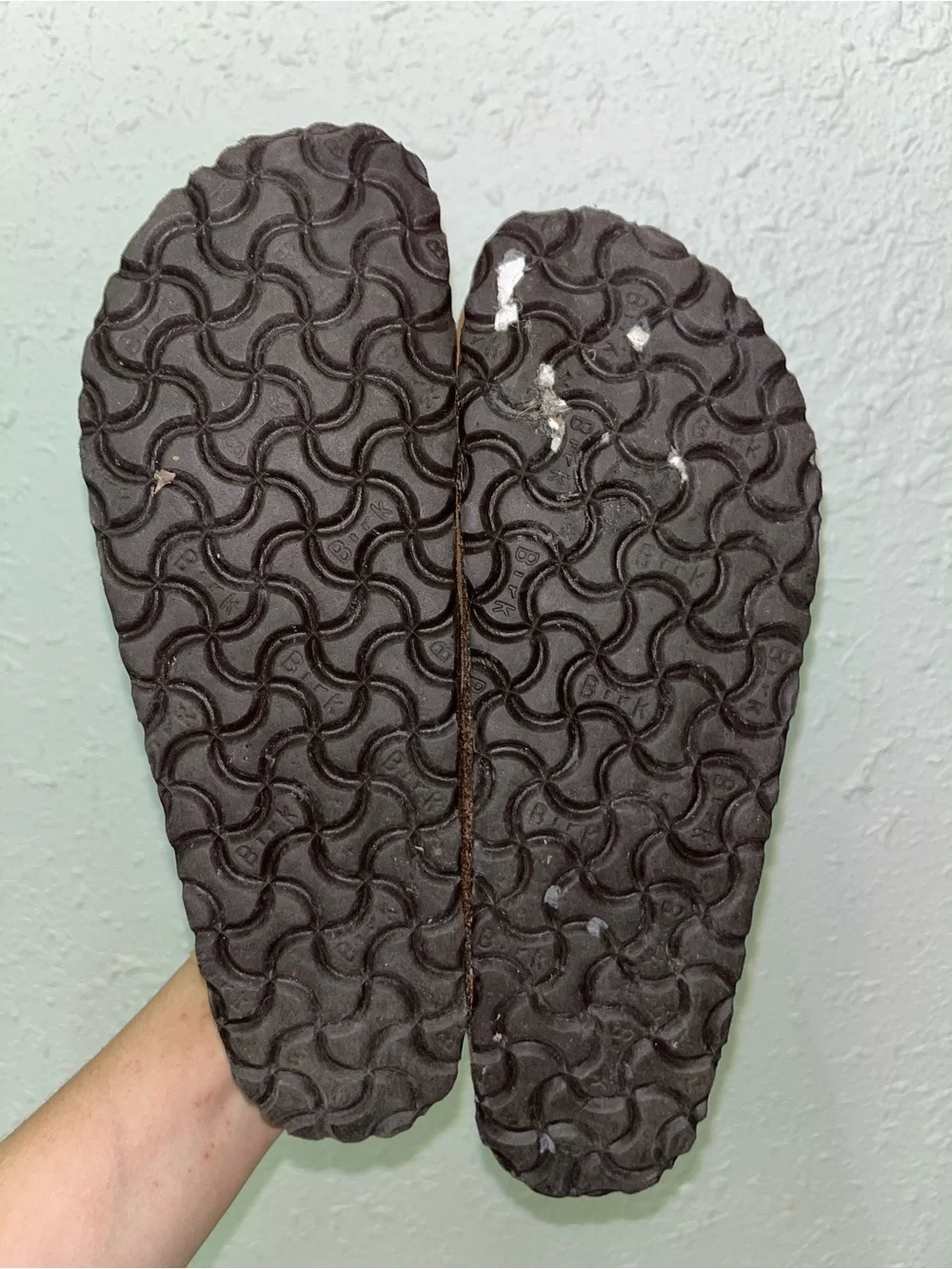 Birkenstock Boston Suede Clogs – Taupe